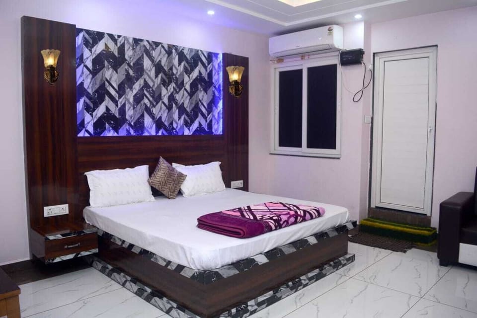 Deluxe Double Room, City View | Desk, laptop workspace, free WiFi