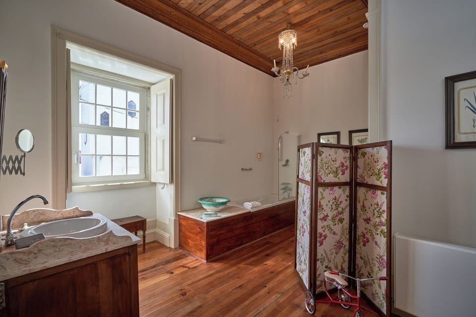 Premium Suite | Bathroom | Hair dryer, bathrobes, slippers, towels