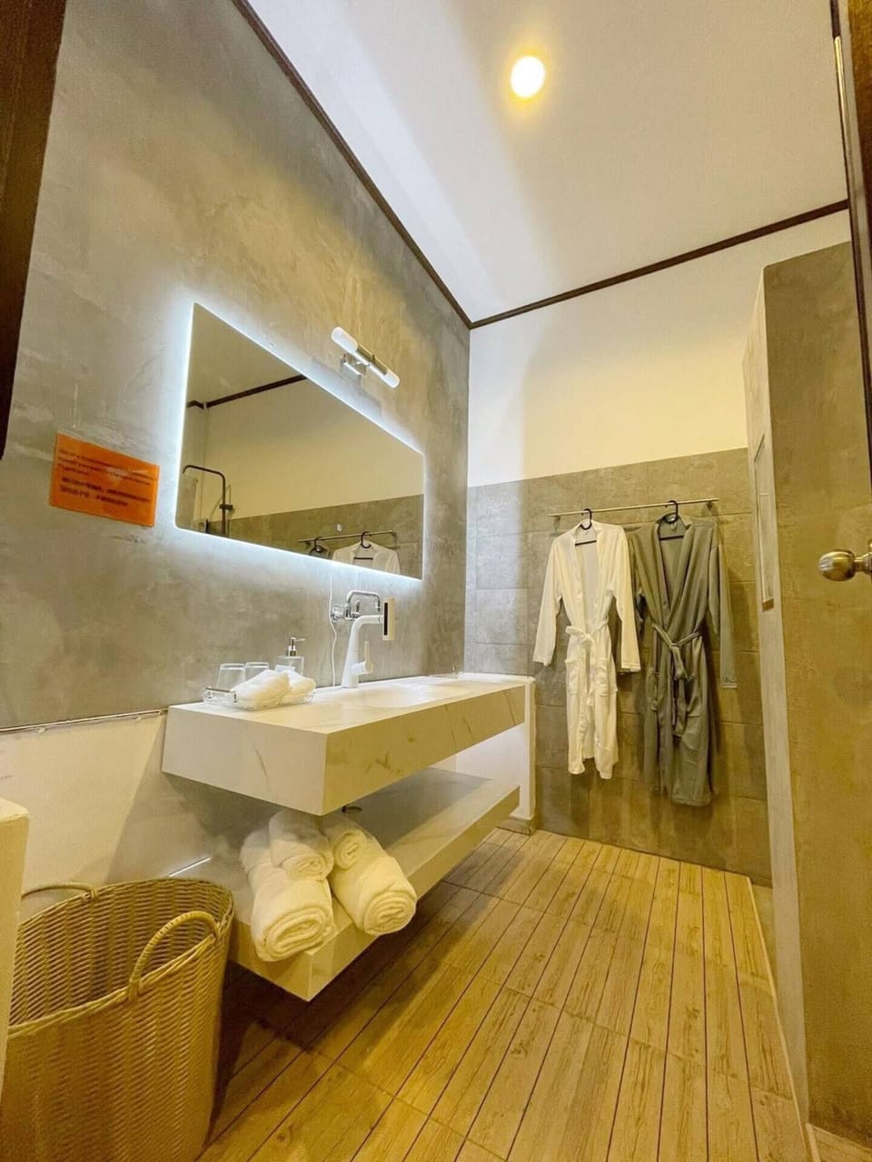 Deluxe Double Room, Pool View | Bathroom | Hair dryer, towels, soap, shampoo