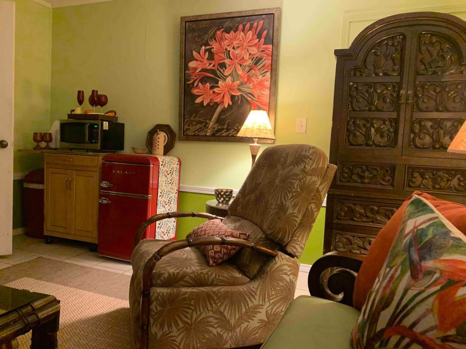 Signature Condo, 1 King Bed with Sofa bed, Non Smoking | Living room | 55-inch Smart TV with digital channels