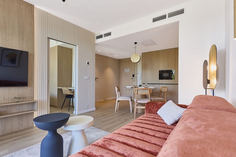 Luxury Apartment, Balcony, Park View | Living area