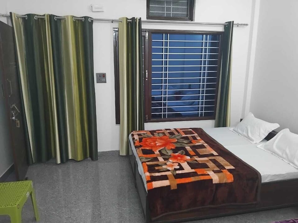 Standard Room, Non Smoking, Mountain View | Rollaway beds, bed sheets