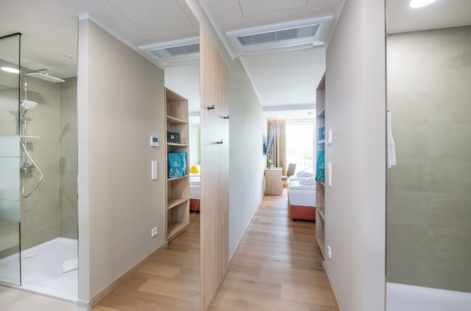 Comfort Double Room, Balcony, Lake View | Hypo-allergenic bedding, minibar, in-room safe, desk