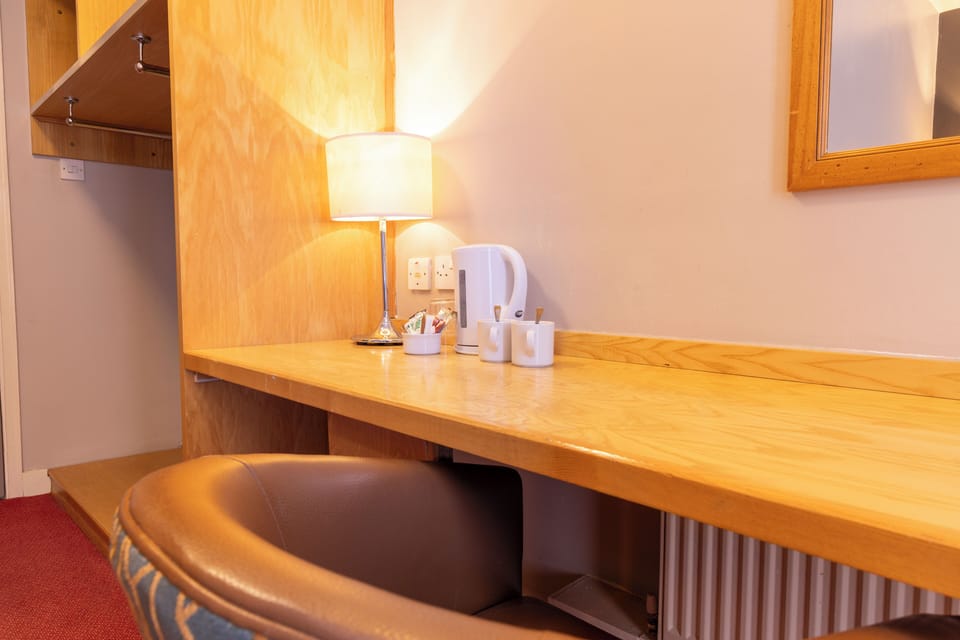Double Room | Desk, free WiFi, bed sheets