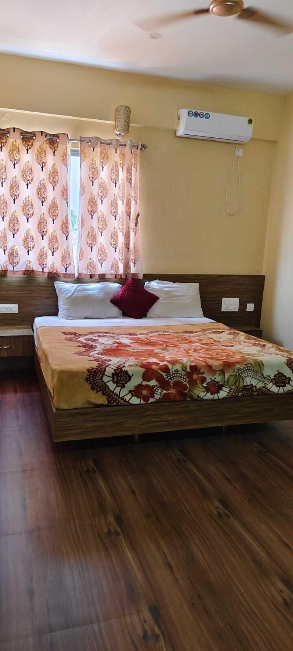 Comfort Double Room, Non Smoking, Garden View | Desk, laptop workspace, soundproofing, iron/ironing board