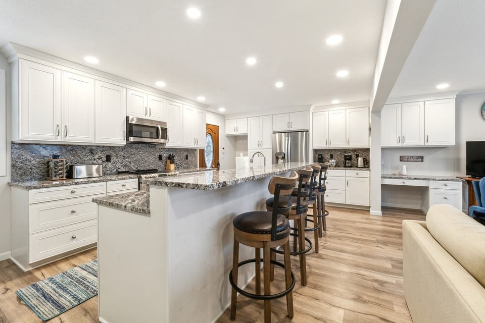 House, 2 Bedrooms | Private kitchen | Coffee/tea maker, fridge, oven, electric kettle