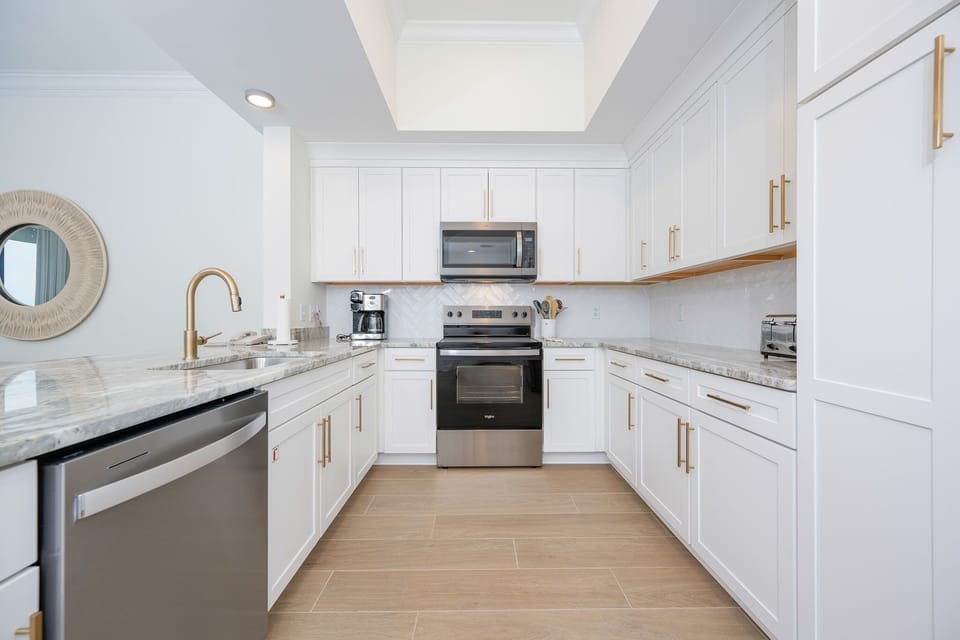 Condo, 3 Bedrooms | Private kitchen | Coffee/tea maker, fridge, oven
