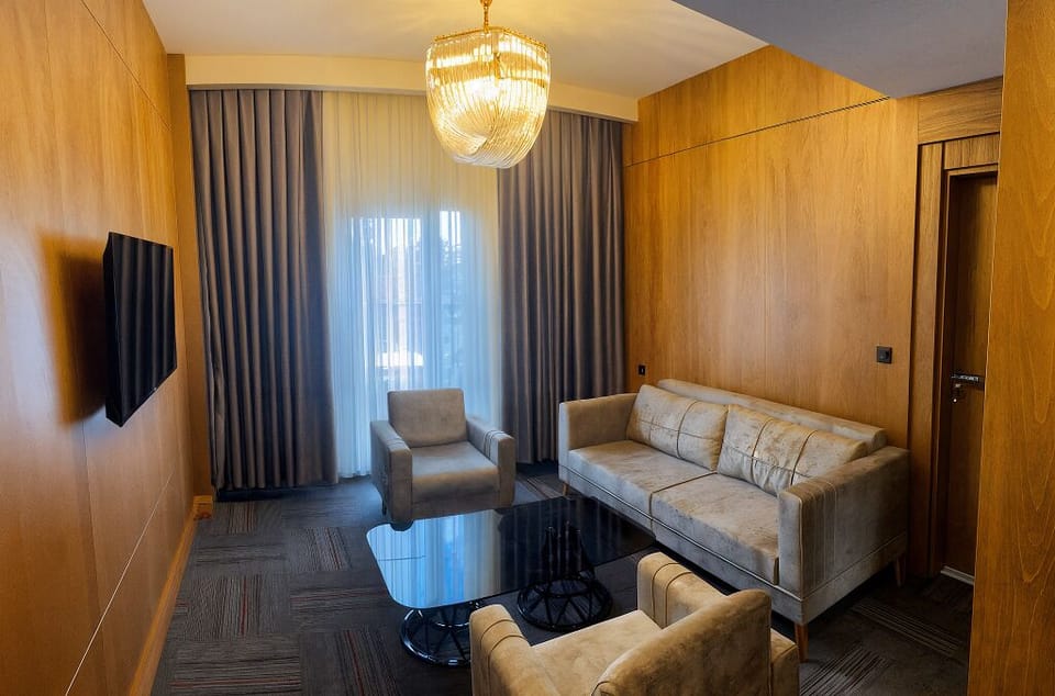 Basic Suite, City View | In-room safe, desk, laptop workspace, soundproofing