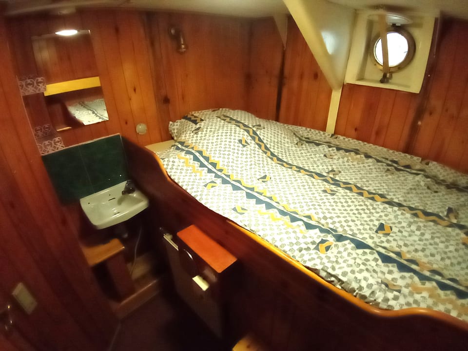 Room (Enmanshytt) | Premium bedding, WiFi (free), bed sheets