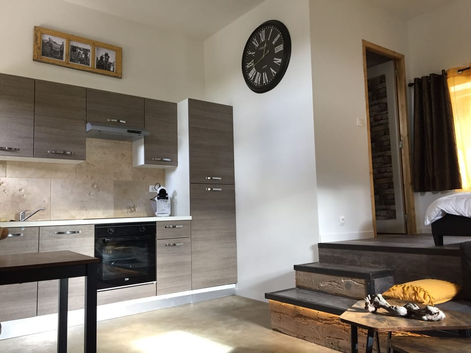 Apartment, Non Smoking, Pool View | Private kitchen