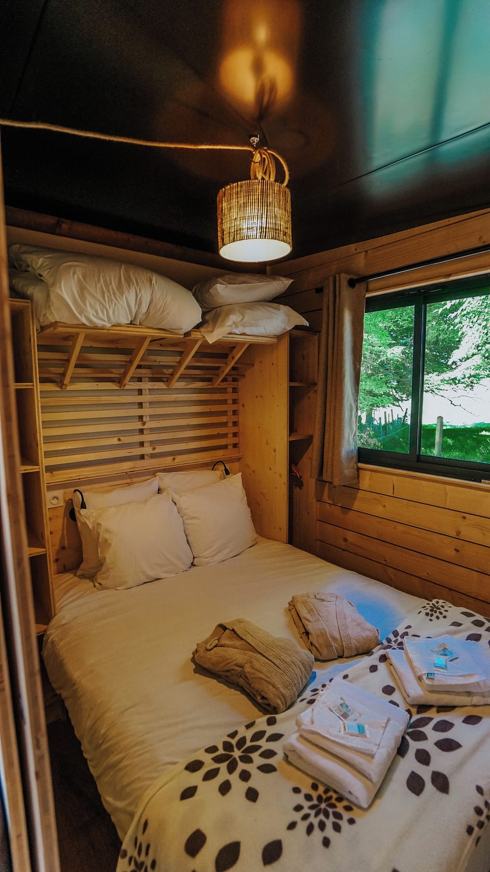 Family Cottage, Lake View | Blackout drapes, soundproofing, iron/ironing board, free WiFi
