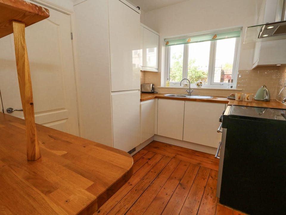 Fridge, microwave, dishwasher, toaster
