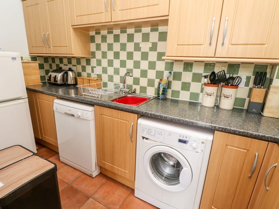 Dishwasher, cookware/dishes/utensils