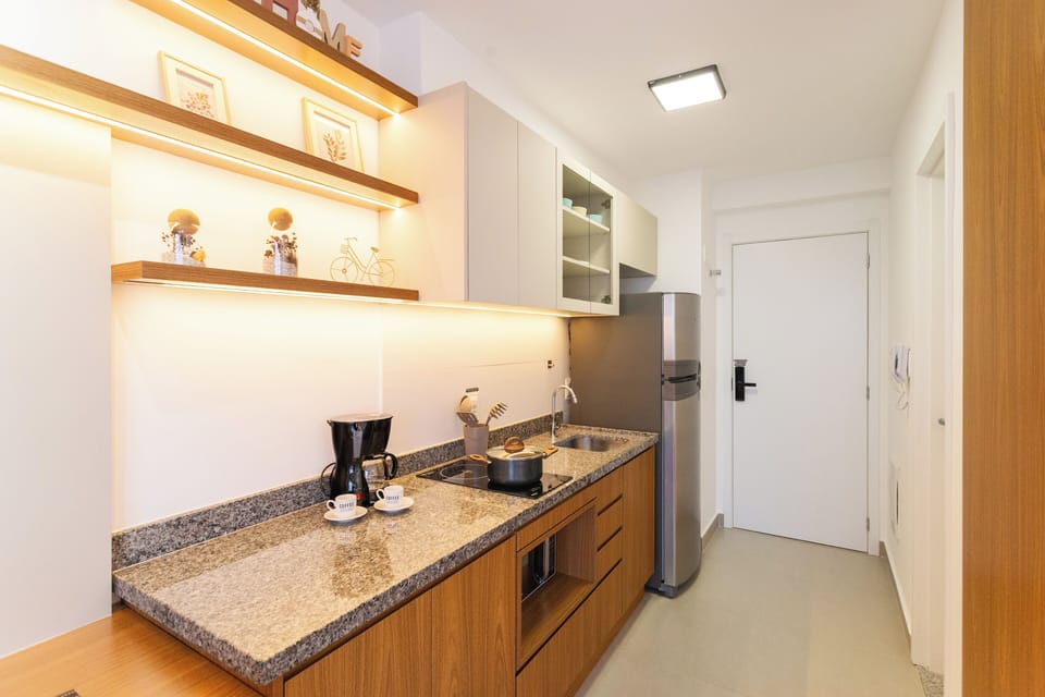 Studio | Private kitchen | Fridge, microwave, stovetop, cookware/dishes/utensils