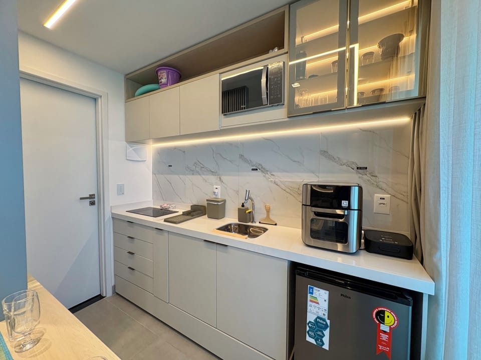Deluxe Room, Sea View | Private kitchen