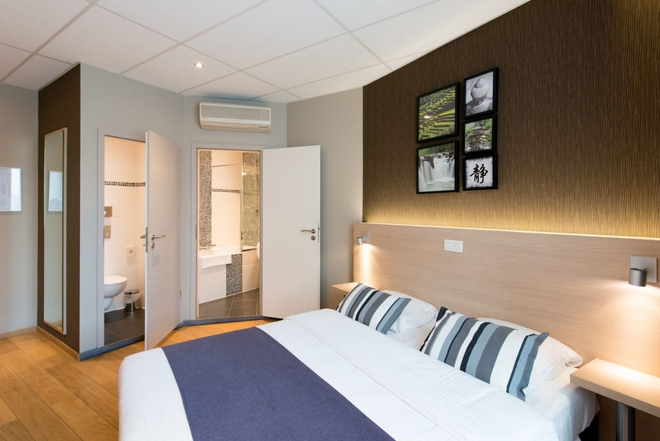 Economy Double Room | Select Comfort beds, in-room safe, desk, soundproofing
