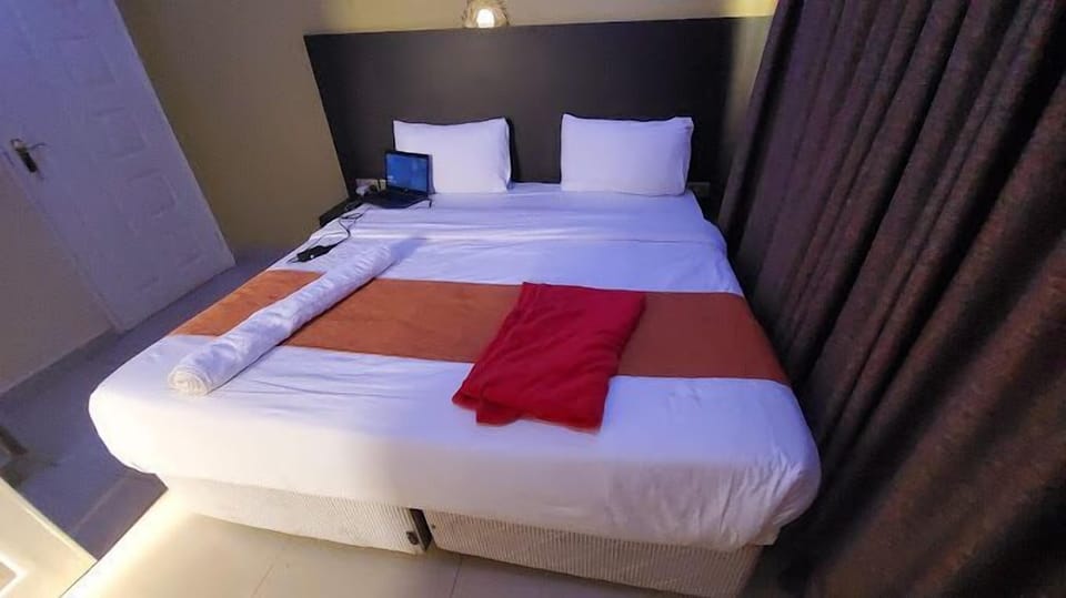 Free WiFi, bed sheets