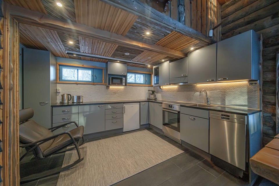 Superior Villa, Courtyard View | Private kitchen | Electric kettle