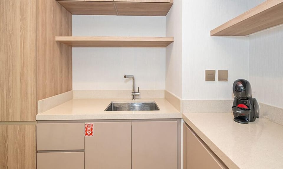 Apartment, Balcony, Canal View | Private kitchen | Espresso maker, electric kettle