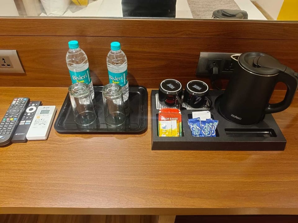 Desk, laptop workspace, free WiFi