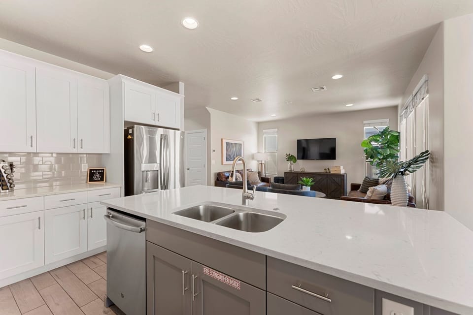 Townhome, 4 Bedrooms | Private kitchen | Coffee/tea maker, fridge, oven, toaster