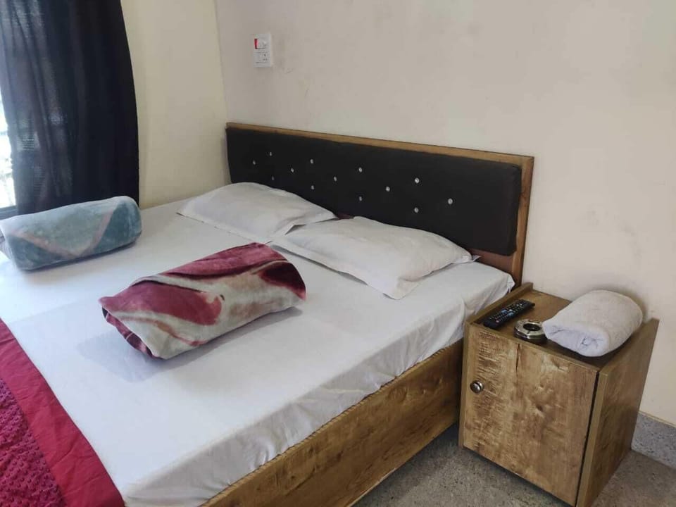 Standard Room, Non Smoking, Mountain View | Bed sheets