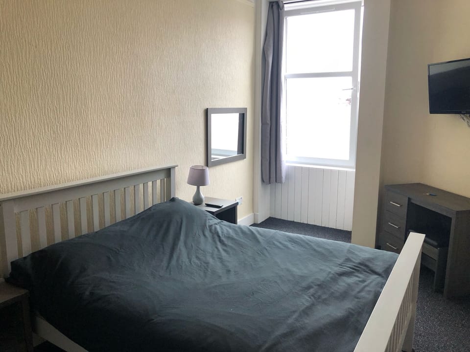 Double Room, City View | Desk, laptop workspace, free WiFi