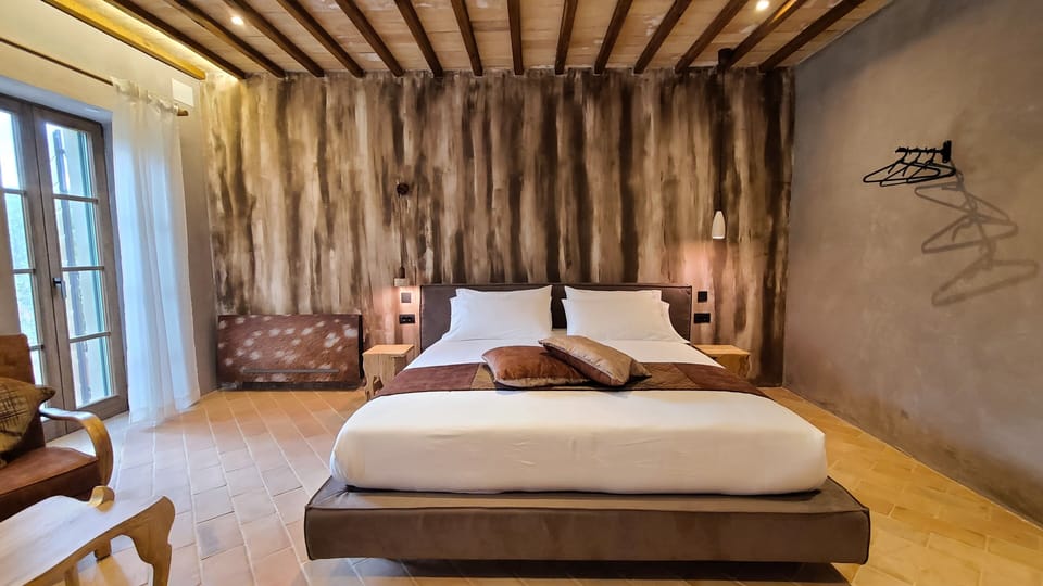 Double Room, Garden View | Free minibar, individually decorated, individually furnished