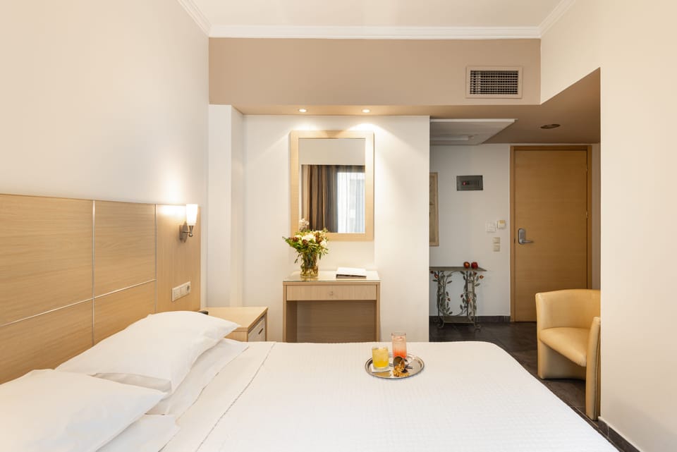 Single Room | Egyptian cotton sheets, premium bedding, down comforters, in-room safe
