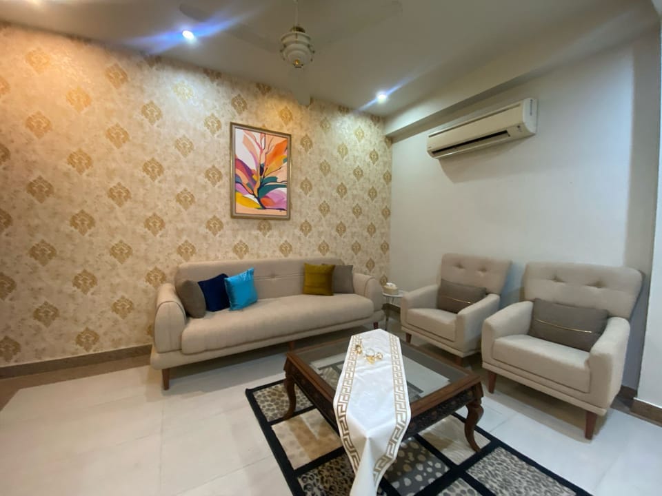Superior Apartment, Balcony, Garden View | Living area