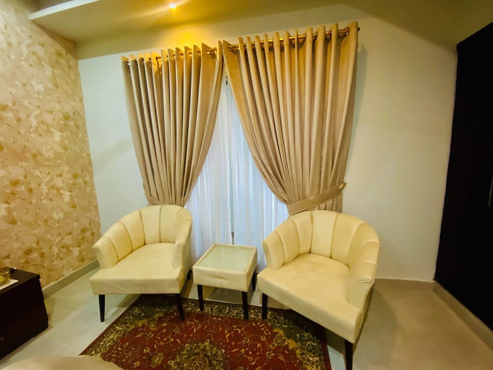 Superior Apartment, Balcony, Garden View | Living area