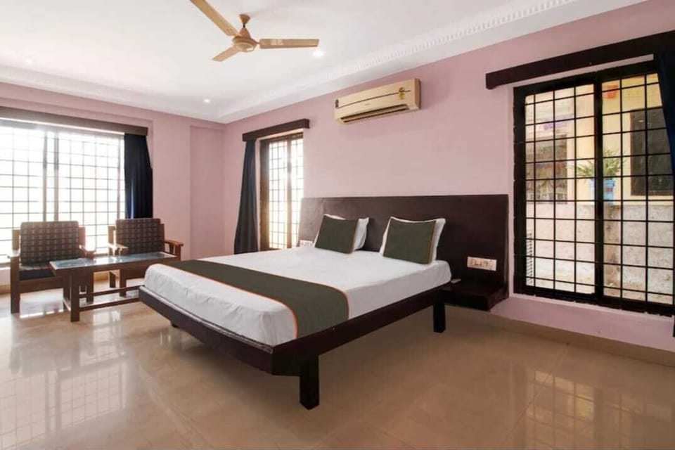 Deluxe Double or Twin Room, Air conditioning | Desk, free WiFi, bed sheets