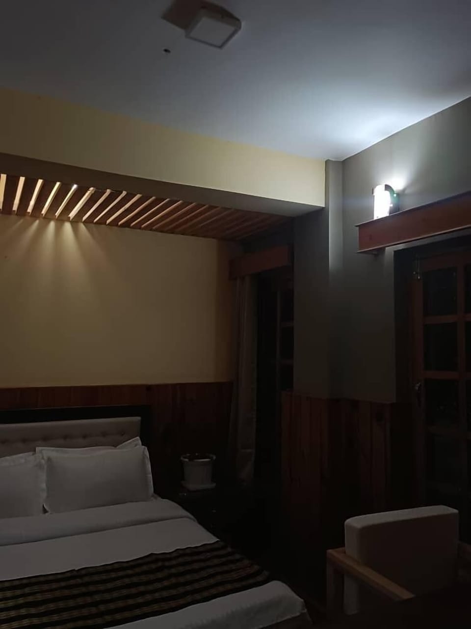 Desk, laptop workspace, WiFi (free)