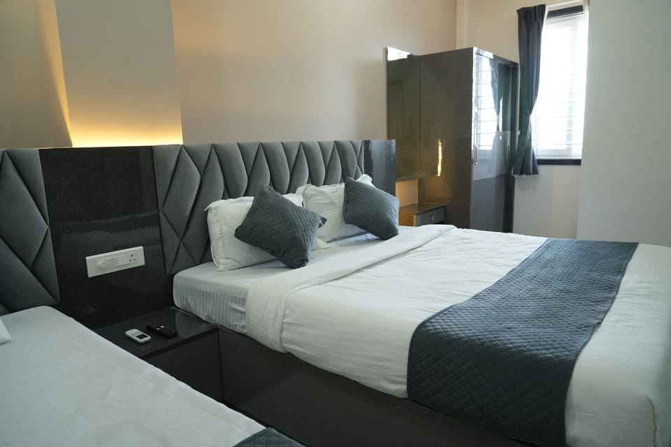 Exclusive Suite | Iron/ironing board, free WiFi