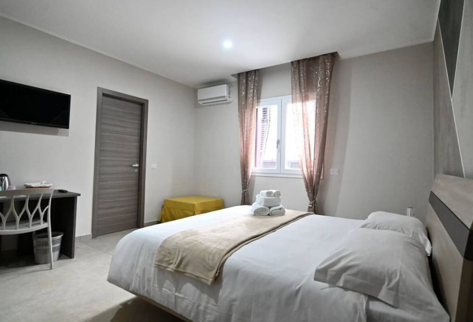 Deluxe Double or Twin Room, Mountain View | Free WiFi, bed sheets