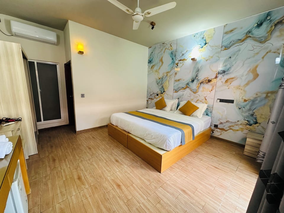 Deluxe Double Room, Garden View | Desk, iron/ironing board, free WiFi