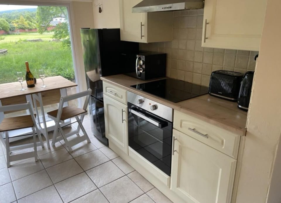 Cottage | Private kitchen | Fridge, microwave, oven, stovetop