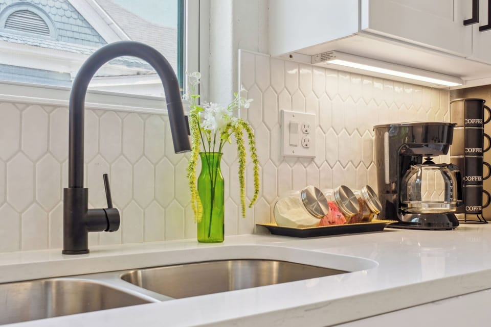 Apartment (3 Bedrooms) | Private kitchen | Microwave, oven, stovetop, dishwasher