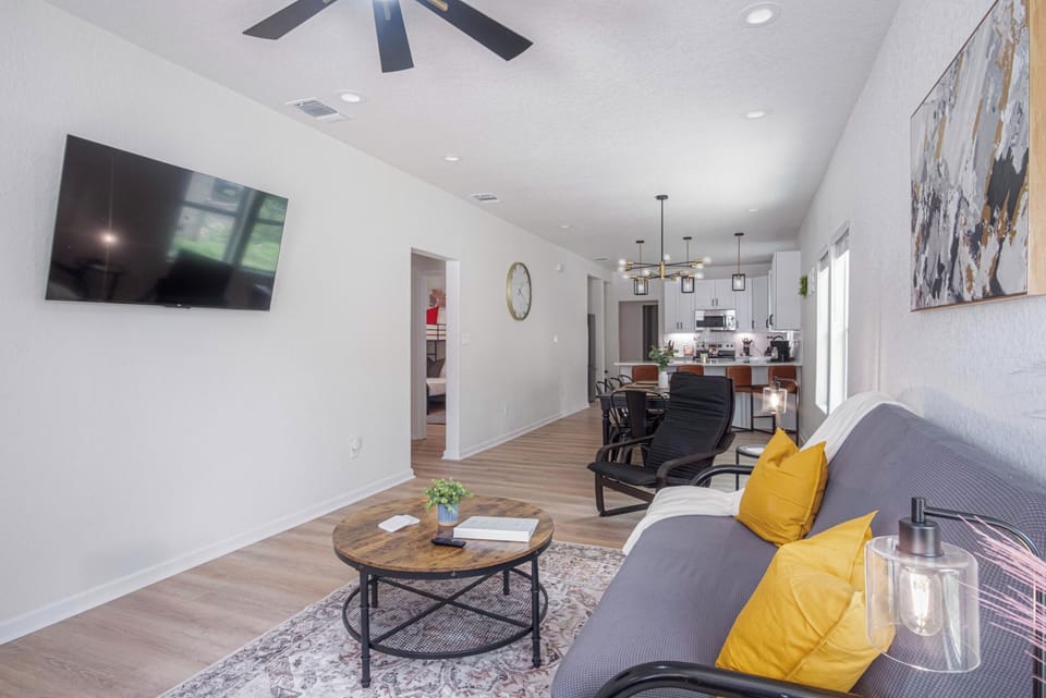 House (4 Bedrooms) | Living area | 50-inch TV with digital channels