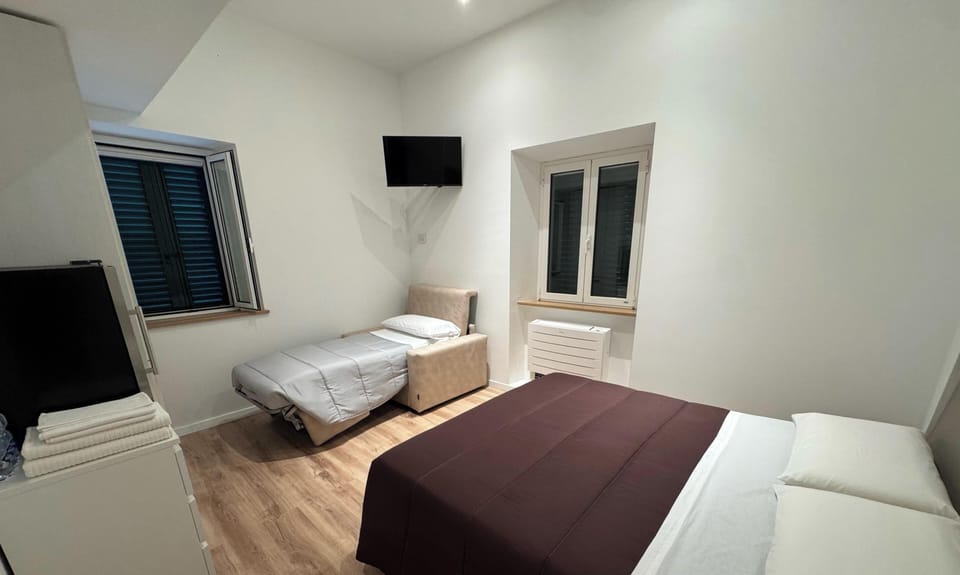 Luxury Townhome, Balcony | 4 bedrooms, free WiFi