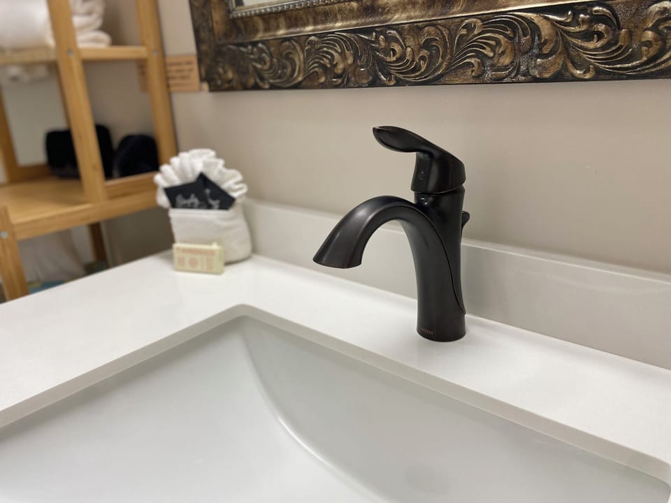 Cedar | Bathroom | Separate tub and shower, hair dryer, bathrobes, towels