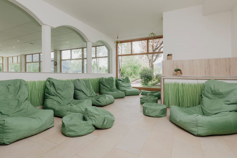 Couples treatment rooms, sauna, steam room, body treatments