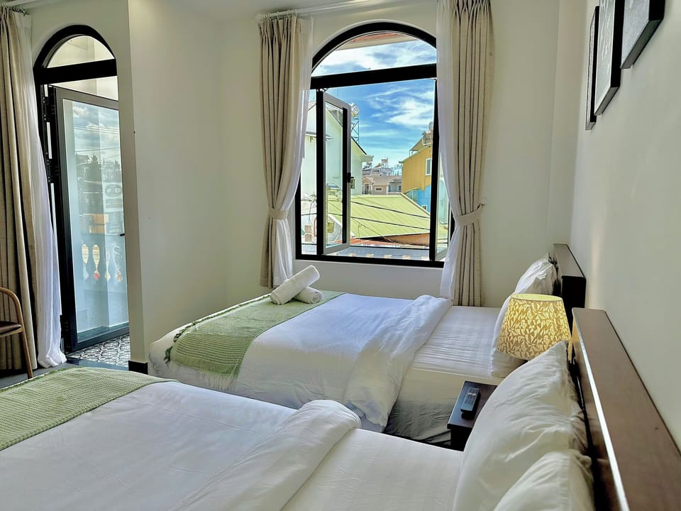Family Double Room | Minibar, soundproofing, free WiFi, bed sheets