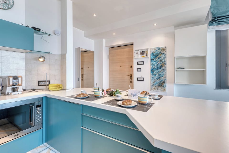 Family Apartment, 2 Bedrooms, 2 Bathrooms, Sea Facing (Front Beach Magic Sea - Sea Front) | Private kitchen