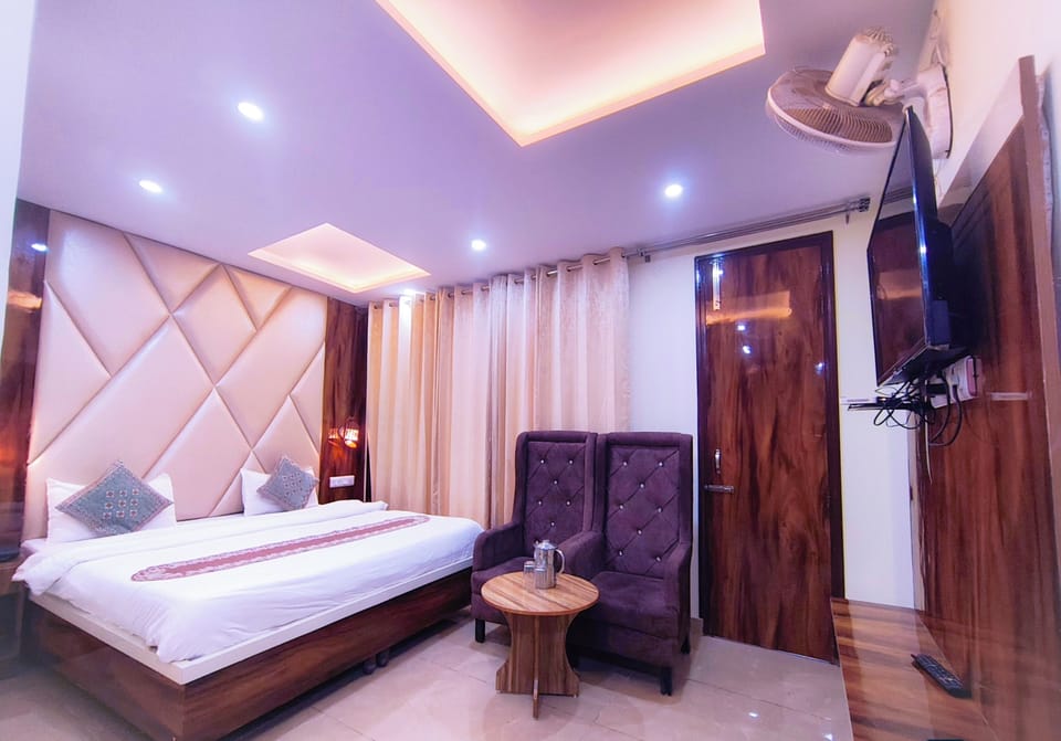 Superior Double Room, Balcony | Desk, laptop workspace, free WiFi