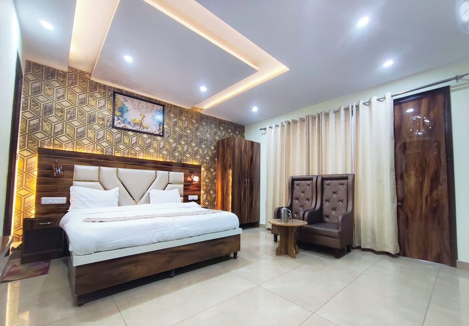 Deluxe Double Room | Desk, laptop workspace, free WiFi