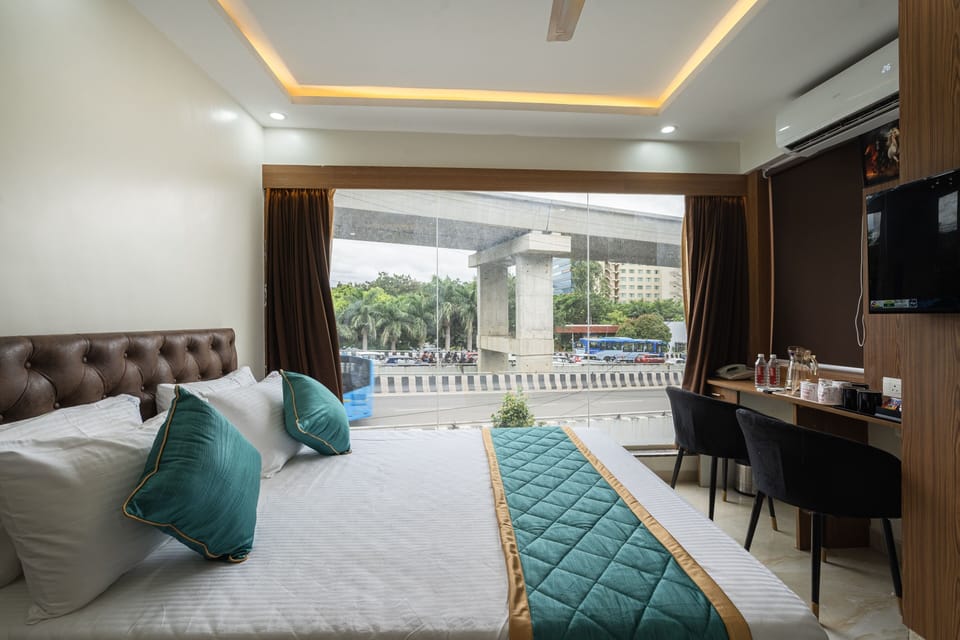 Premium Double Room | Desk, iron/ironing board, free WiFi