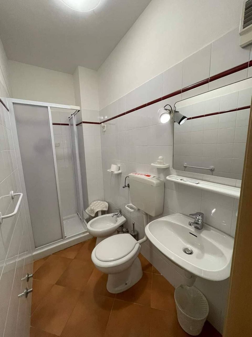Classic Double or Twin Room | Bathroom | Shower, hair dryer, towels, soap