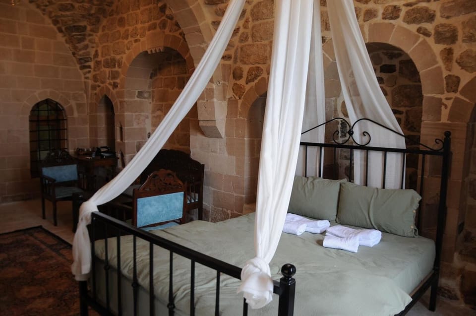 Deluxe Double Room | Desk
