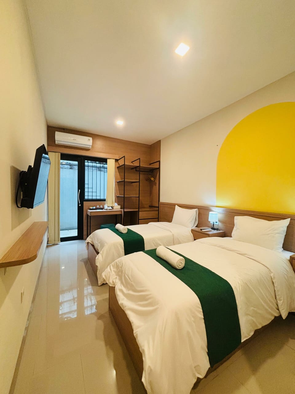 Deluxe Twin Room | Desk, free WiFi, bed sheets